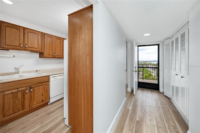 Building Photo - 7100 Sunset Way