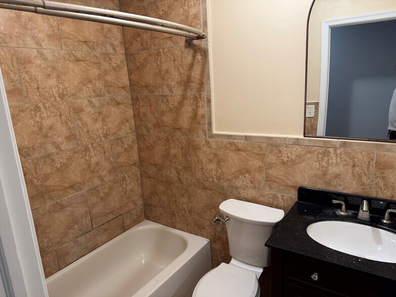 Building Photo - 237 S 46th St