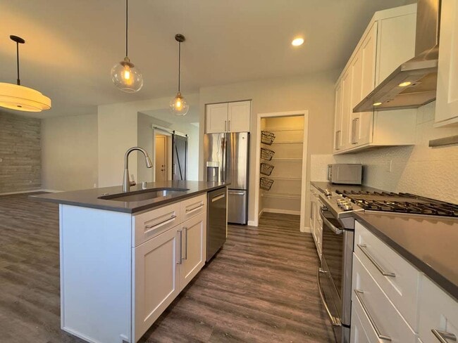 Building Photo - 6606 S Springview St