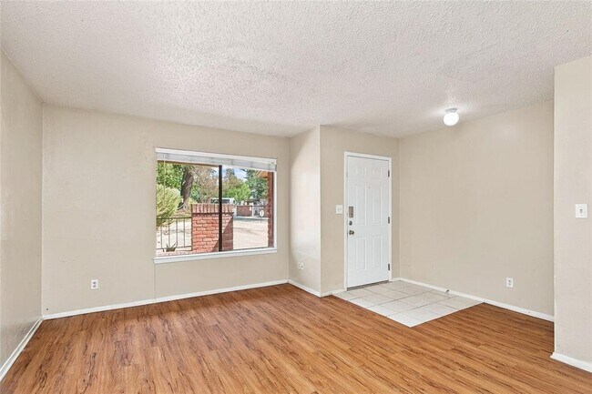 Building Photo - 902 Park Village Cove
