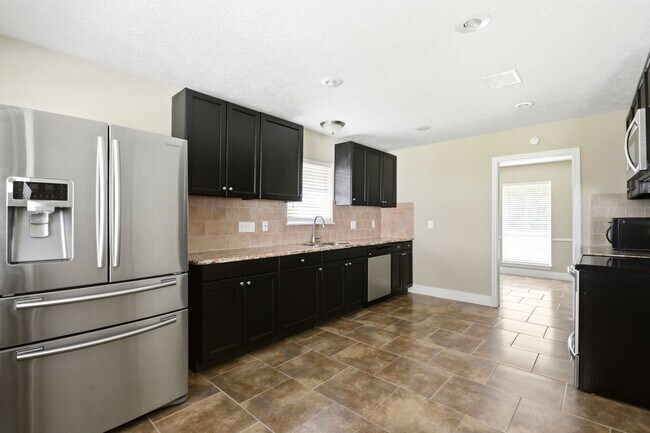 Building Photo - 1511 Sungail Dr