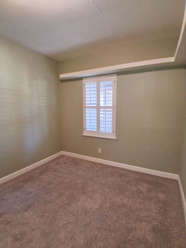 Building Photo - 1891 E Oak Haven Dr