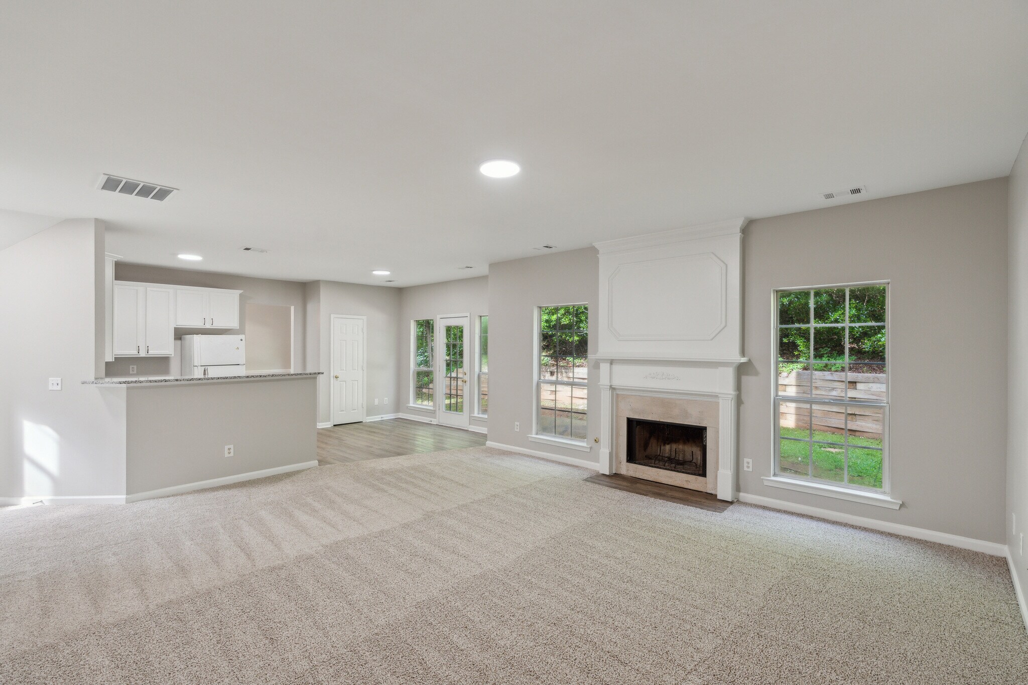 Building Photo - 2453 Lakebrooke Dr
