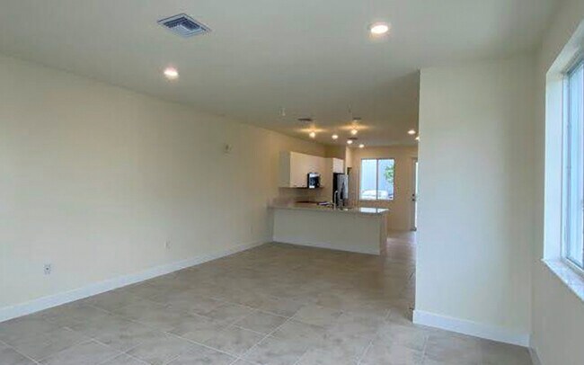 Building Photo - 6425 NW 103rd Pl