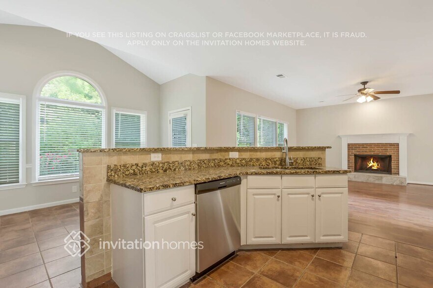 Building Photo - 2256 Glenridge Dr