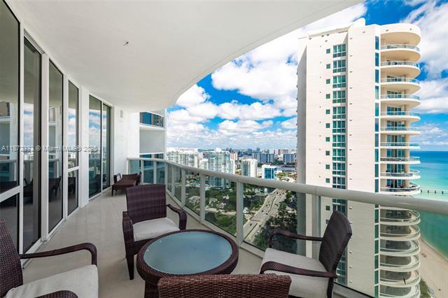 Building Photo - 16001 Collins Ave