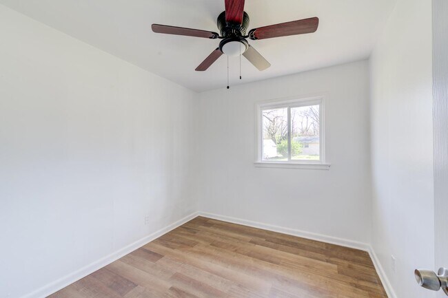 Building Photo - 49 Forestwood Dr