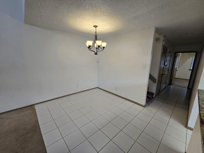 Building Photo - 214 Village N Dr
