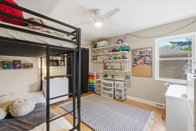 Building Photo - 9237 Lincolnwood Dr