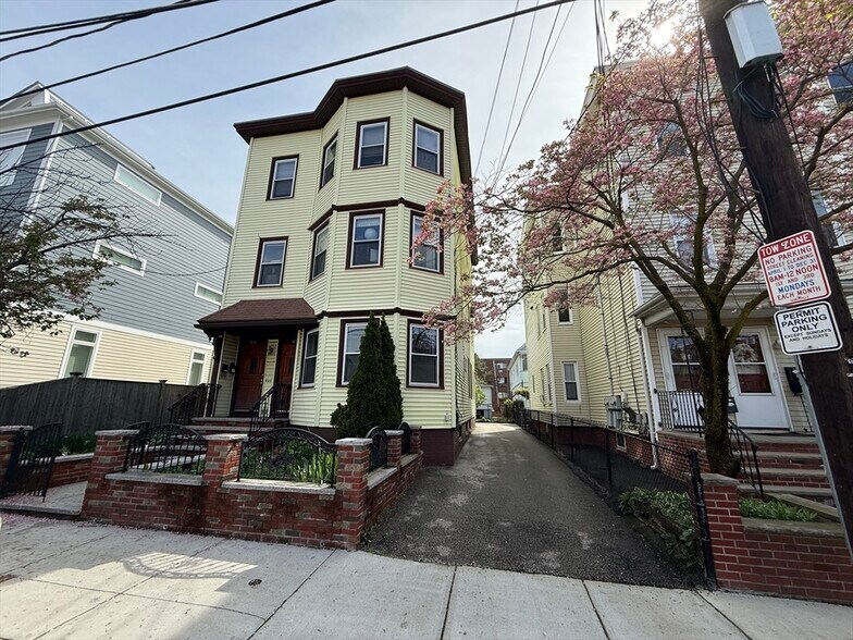 Building Photo - 9 Rossmore St