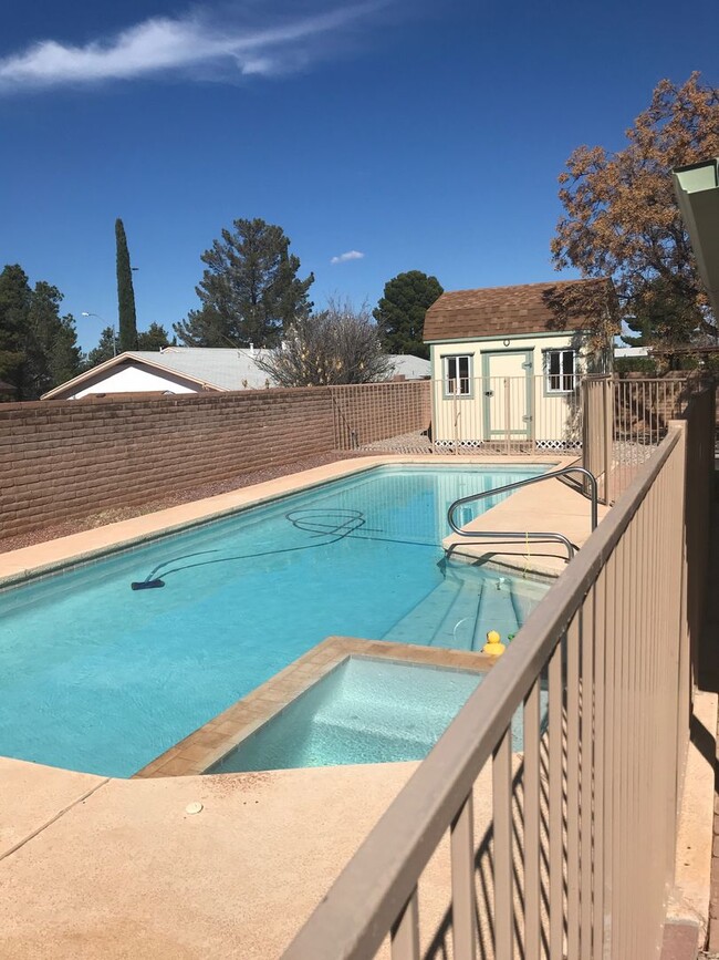 Building Photo - Backyard Pool