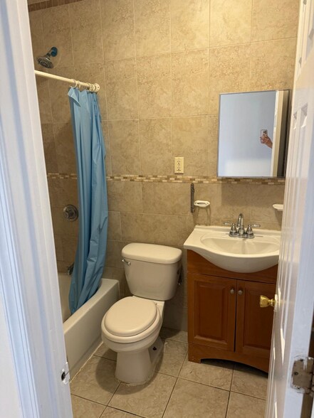 Building Photo - 455 E 181st St