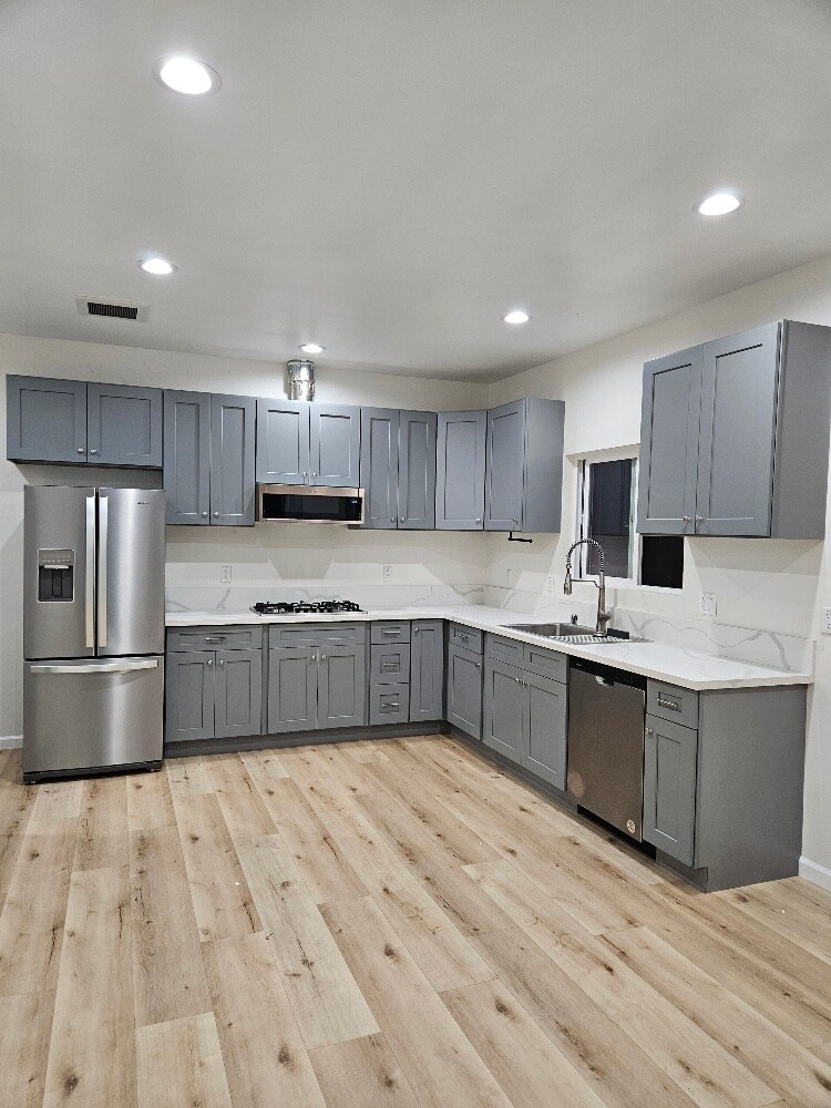 Building Photo - 1506 W Anahurst Pl