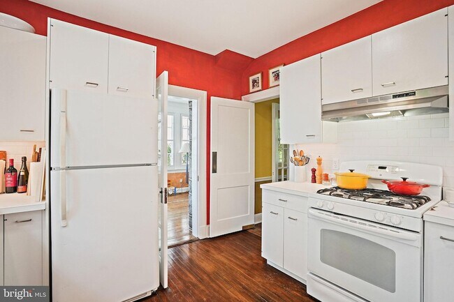 Building Photo - 3612 Albemarle St NW