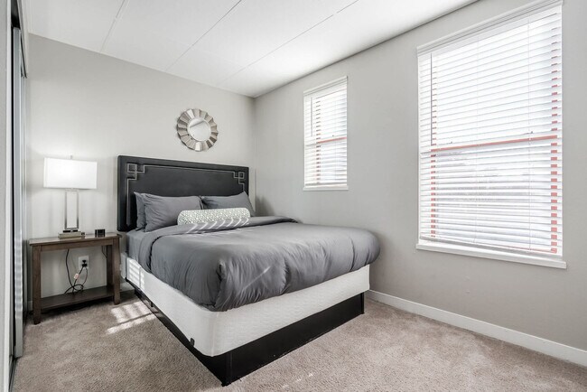 Building Photo - 615 N East St