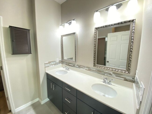Building Photo - 2609 Amati Dr