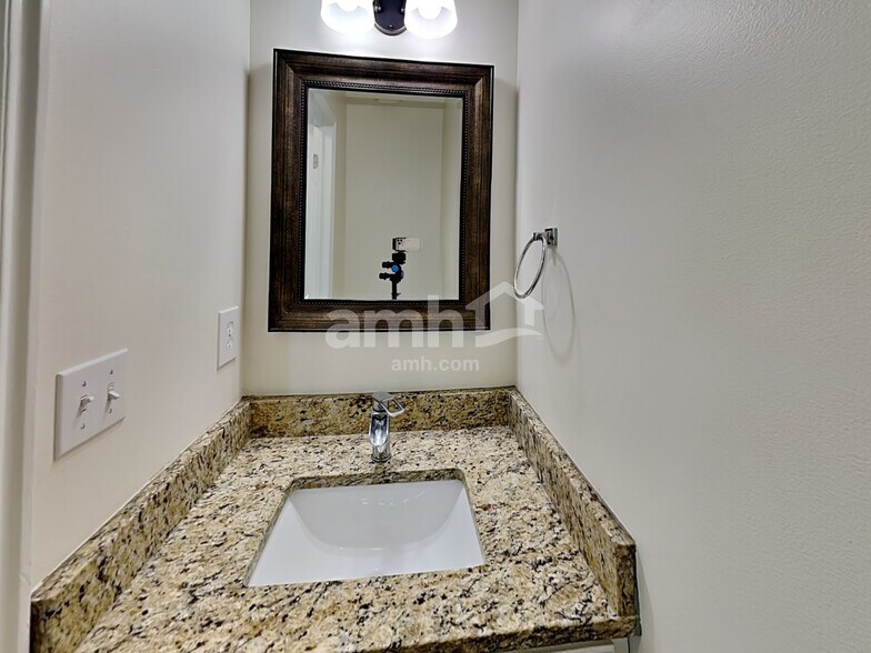 Building Photo - 1008 E 11780 S