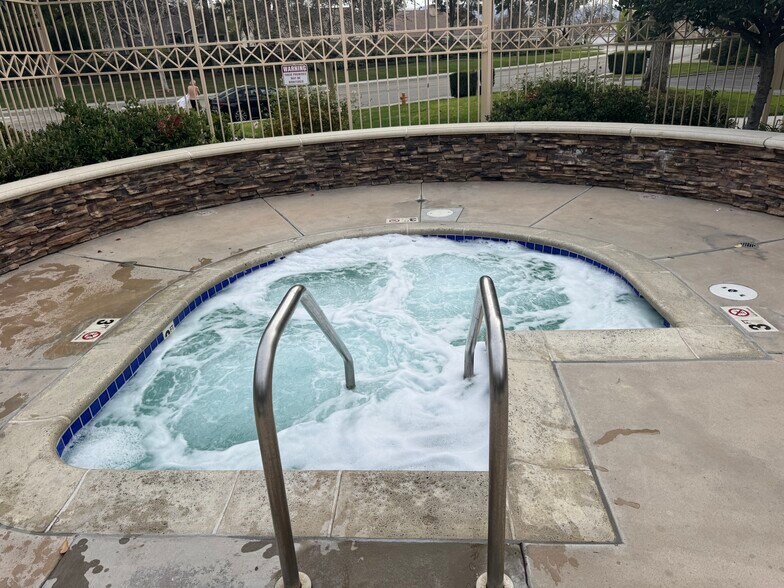 Building Photo - 27905 Crown Court Cir