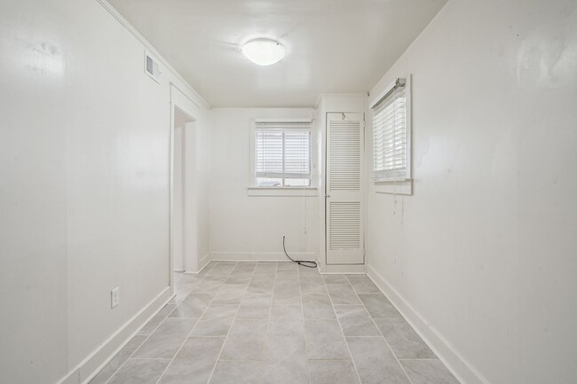 Building Photo - 312 Elmeer Ave