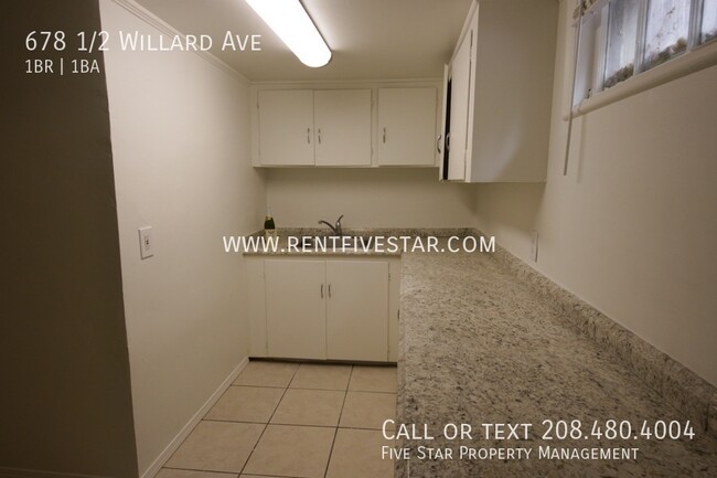 Building Photo - Centrally Located One Bedroom Apartment Av...