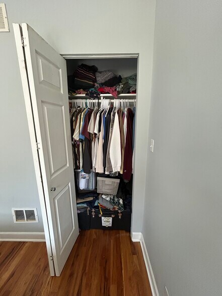 Building Photo - 2253 W Rosemont Ave