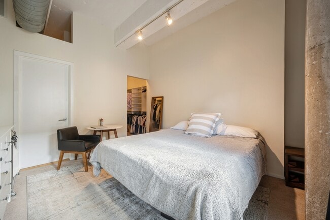 Building Photo - 130 S Canal St