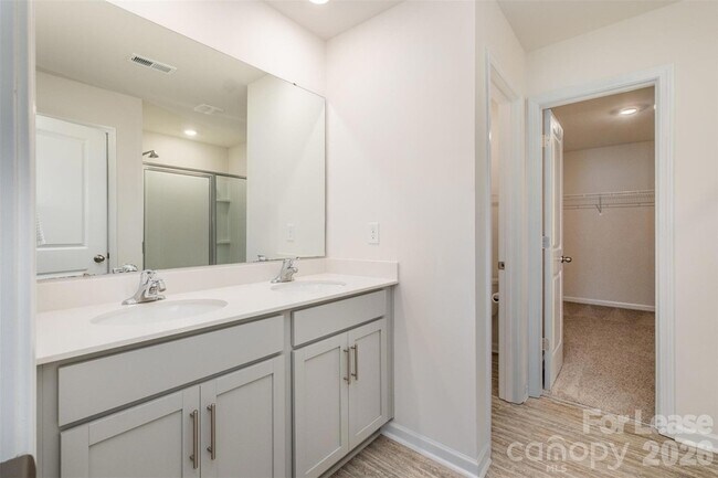 Building Photo - 2407 Sugar Ct SW