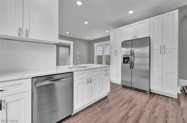Building Photo - 2221 E 97th St
