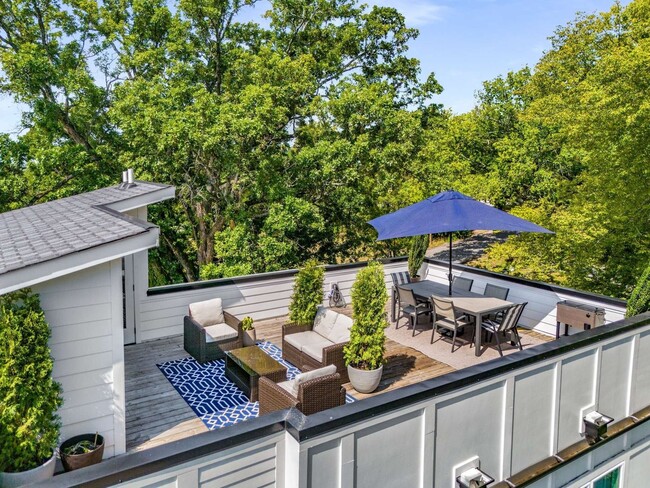 Building Photo - Prestine & Partially Furnished North Nashv...