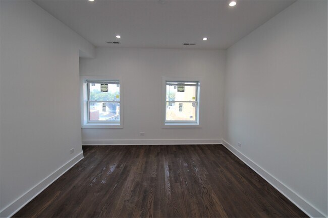 Building Photo - 1440 N Milwaukee Ave