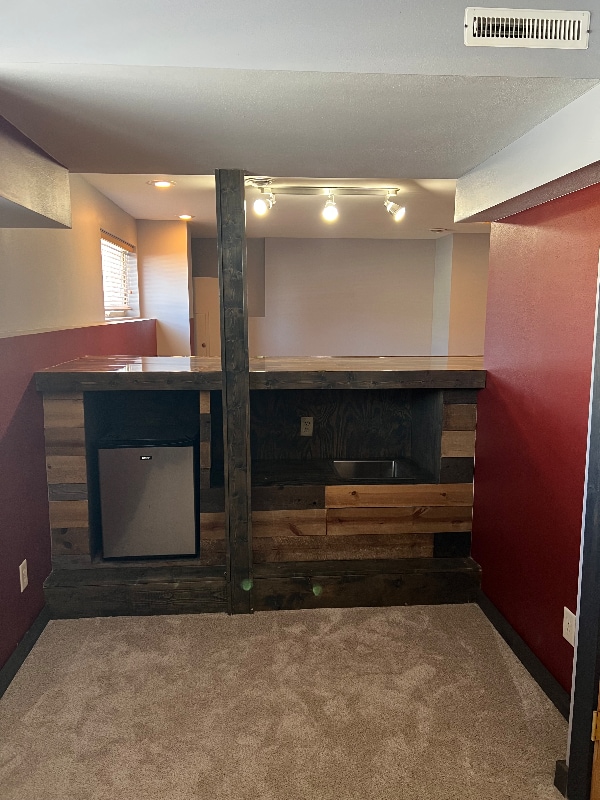 Building Photo - 562 Lexington Dr