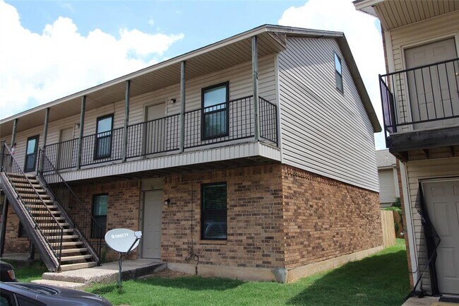 Primary Photo - 1901 E Lindsey St