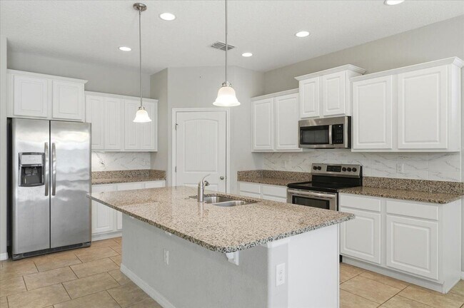 Building Photo - 145 Waterside Cir