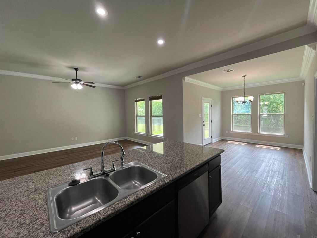 Building Photo - 1303 Hickory Creek Dr