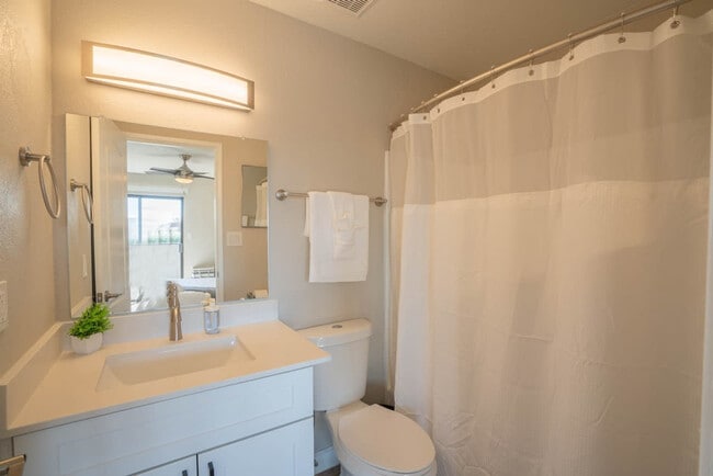 Building Photo - 8570 E McDowell Rd