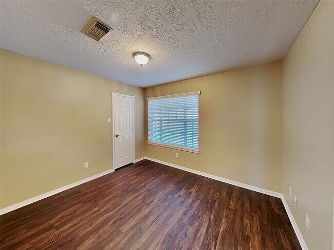Building Photo - 29010 Ashbrook Ln