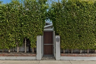 Building Photo - 400 Norwich Dr