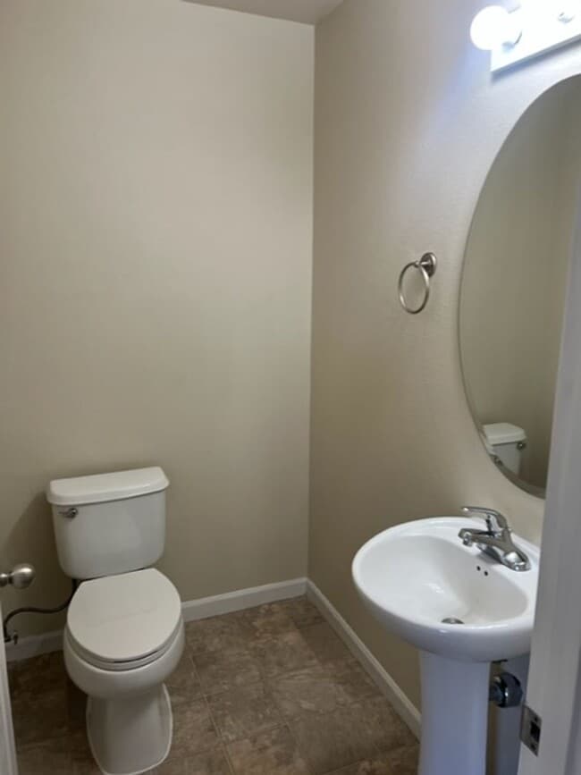 Building Photo - COMING SOON -  3 BEDROOM TOWNHOME W/ GARAGE