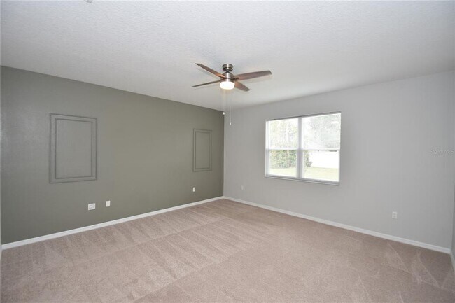 Building Photo - 2 Rae Pl