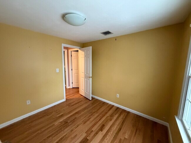 Building Photo - 25 Wren Terrace