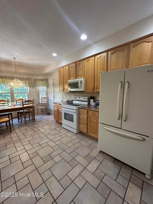 Building Photo - 7407 Fern Valley Dr