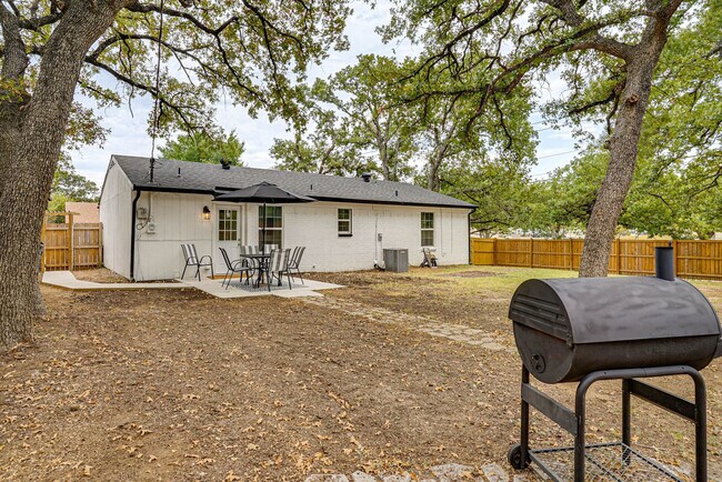 Building Photo - 4211 Coronet Ln