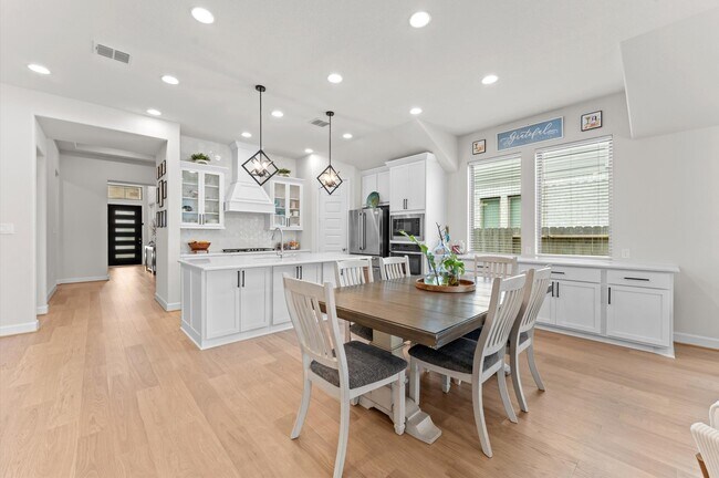 Building Photo - 21215 Palm Arbor Dr