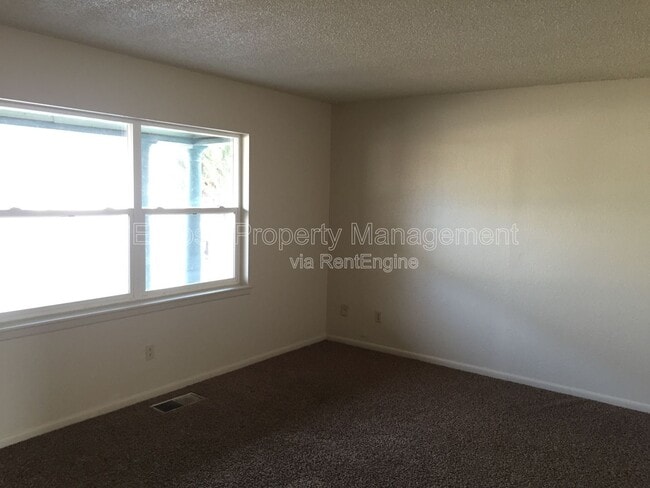 Building Photo - 707 Lee Dr