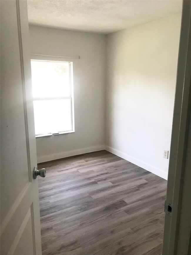 Building Photo - 3510 Fox Dr