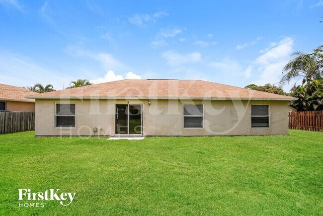 Building Photo - 1414 SW Apache Ave