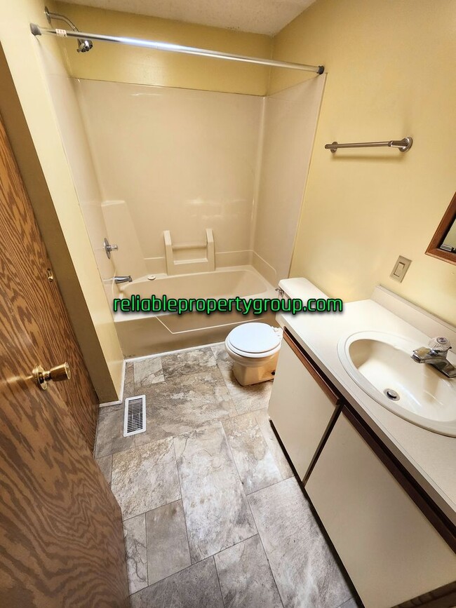 Building Photo - New Listing in Churubusco!!