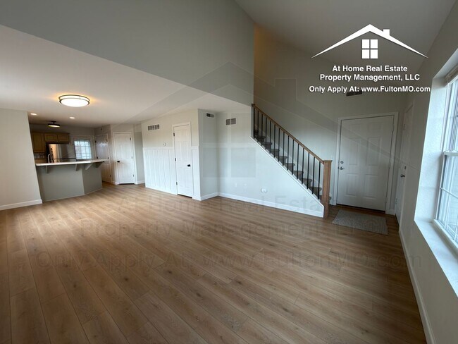 Building Photo - Greystone Court Duplex 1011-1013