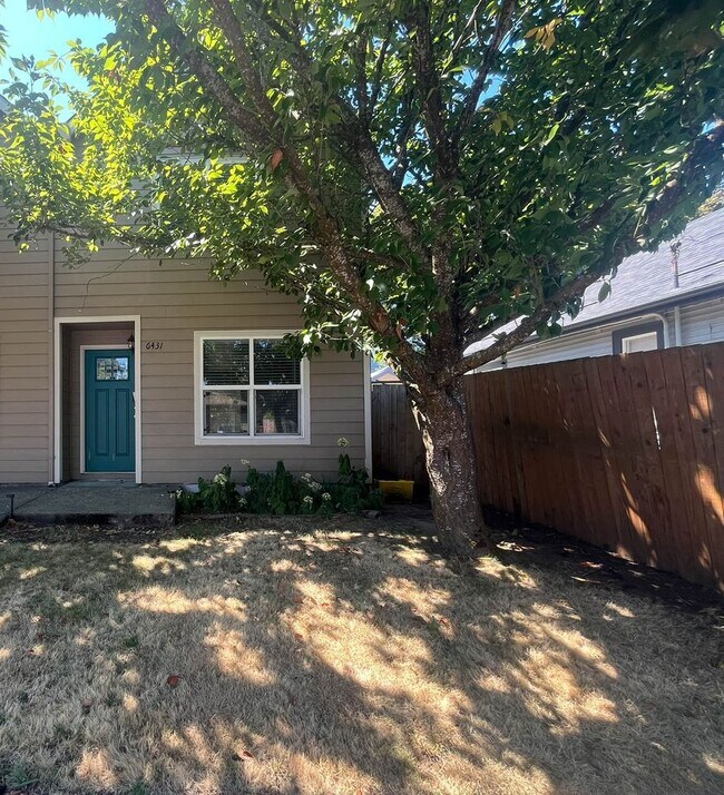 Building Photo - Charming SE Portland Home in a Central, Accessible Location
