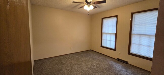 Building Photo - 3 Bedroom 2 Bathroom home near Cowden Elementary for $1395!